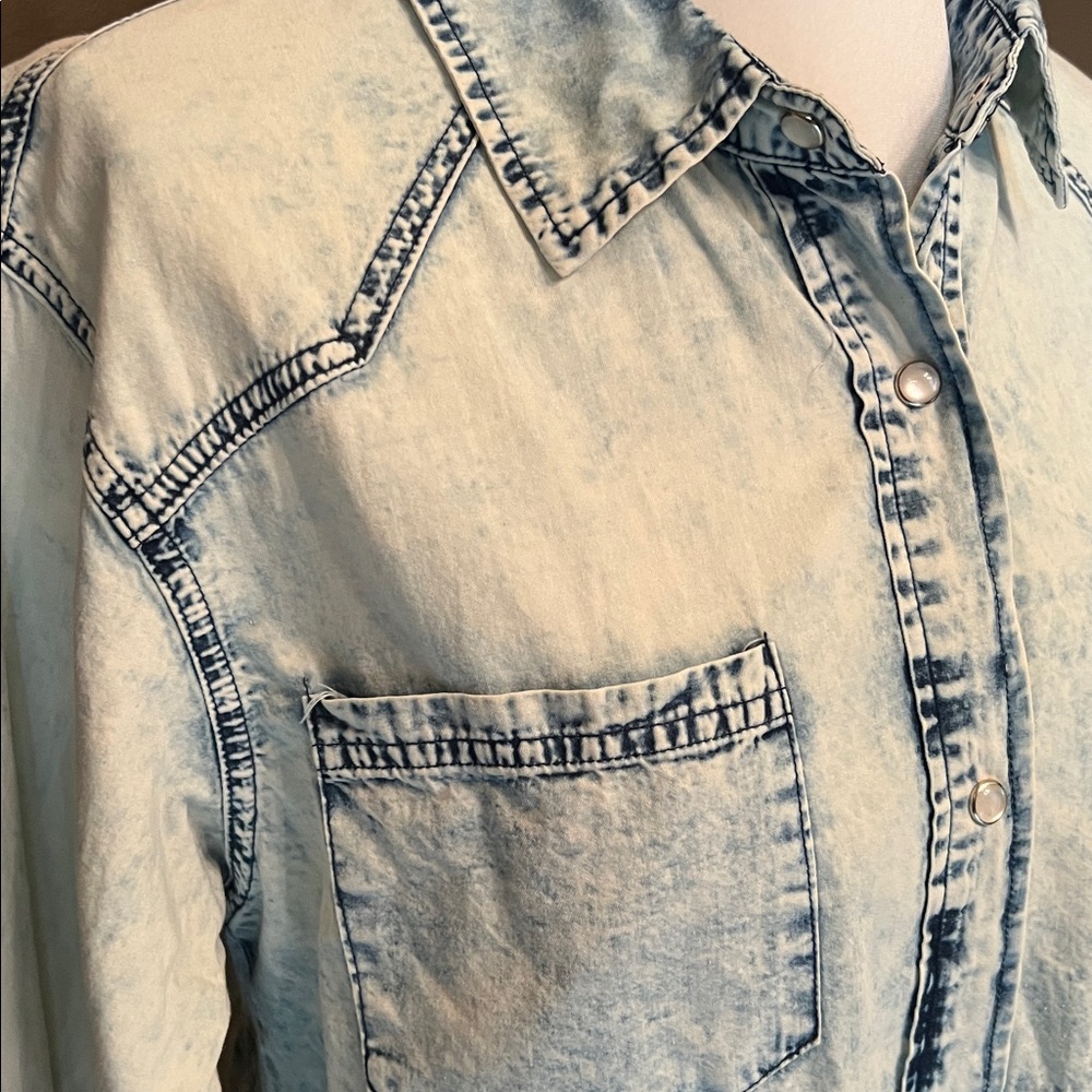 BIBI* Chambray Pearl Snap Western Peplum Shirt - Picture 4 of 16